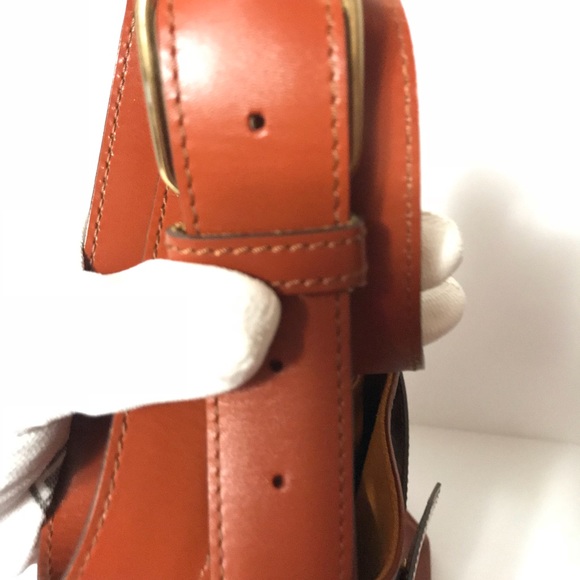 Authentic Louis Vuitton Sakkudepuro Epi Bucket Bag - Picture 3 of 8